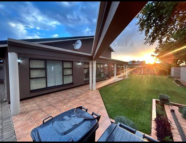 4 BEDROOM HOUSE FOR SALE IN DALPARK EXT 1